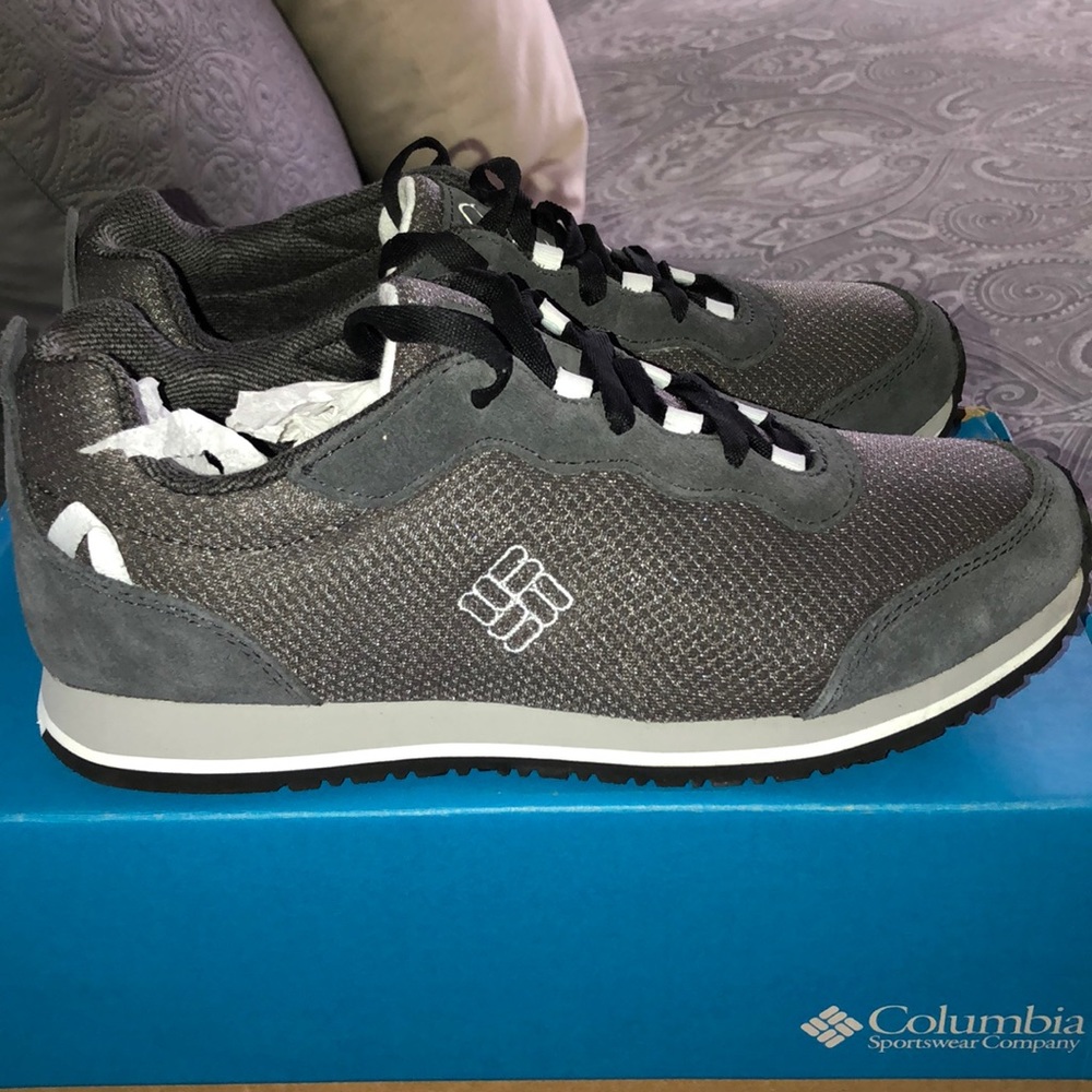 NEW! Women’s Columbia sneakers